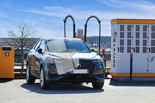 Image of DS3 E-Tense Electric SUV Car Charging Battery