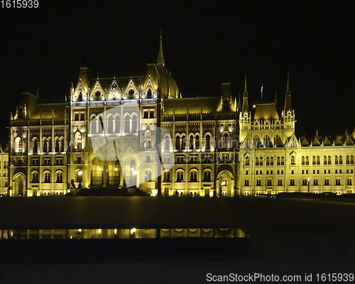 Image of night scenery in Budapest