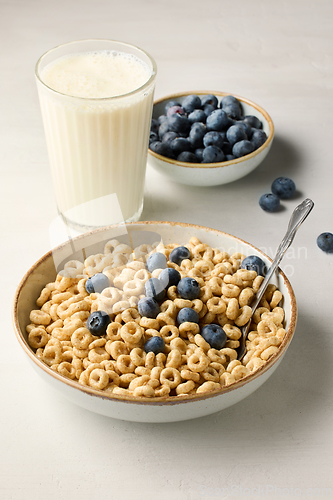 Image of bowl of breakfast cereal honey rings