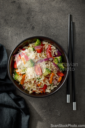 Image of bowl of fried rice and vegetables
