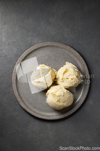 Image of three ice cream balls on grey plate