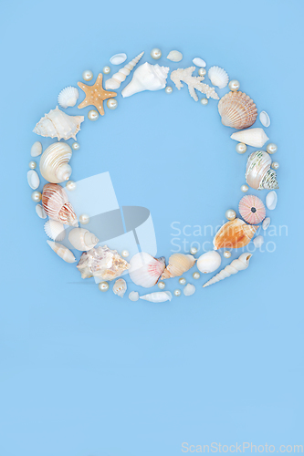 Image of Seashell and Oyster Pearl Decorative Wreath