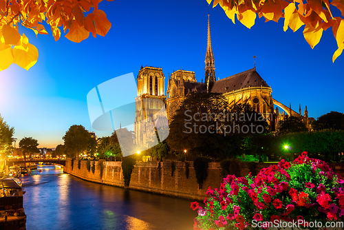 Image of Autumn and Notre Dame