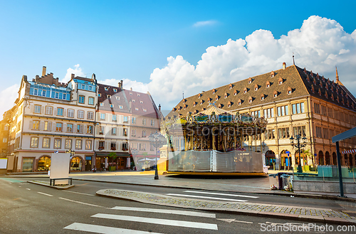 Image of Carousel on square Gutenberg