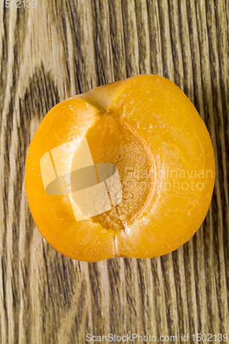 Image of cut apricot