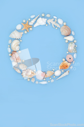 Image of Seashell and Oyster Pearl Decorative Wreath