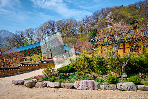 Image of Sinheungsa temple in Seoraksan National Park, Seoraksan, South Korea