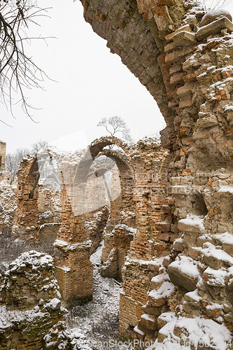 Image of dilapidated brick arches