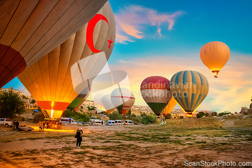 Image of Hot air balloons at start