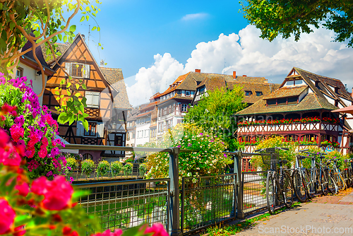 Image of Houses on river