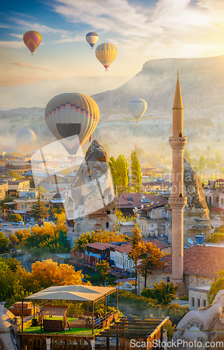 Image of Mosque and air balloons