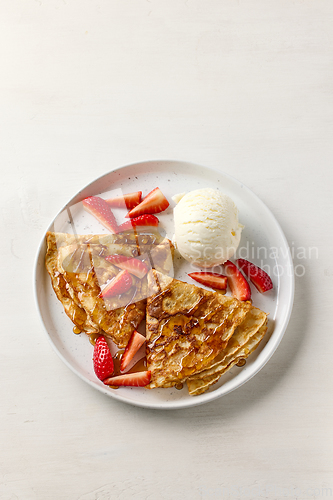 Image of crepes and ice cream