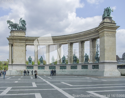 Image of Heroes square in Budapest