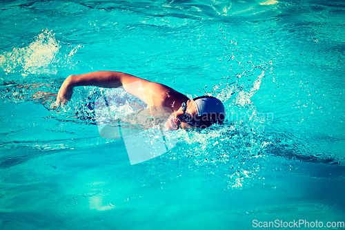 Image of Swimming man