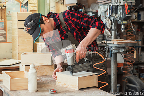 Image of Worker making the wood box