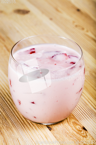 Image of yogurt with strawberries