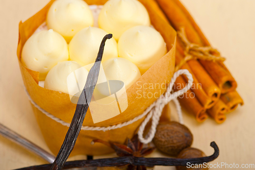 Image of vanilla and spice cream cake dessert