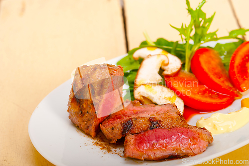 Image of beef filet mignon grilled with vegetables
