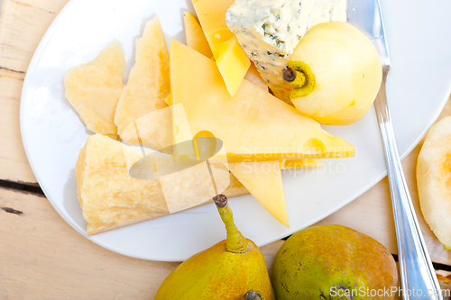 Image of fresh pears and cheese