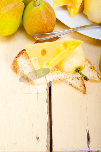 Image of fresh pears and cheese