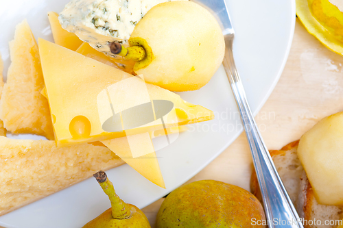 Image of fresh pears and cheese