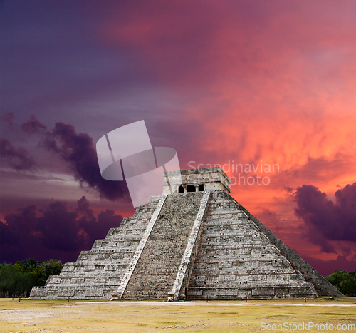 Image of Mayan pyramid of Kukulcan El Castillo. Chichen-Itza, Mexico