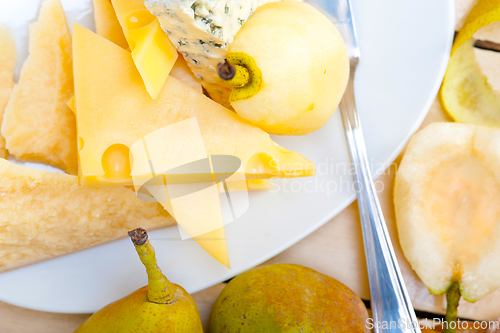 Image of fresh pears and cheese