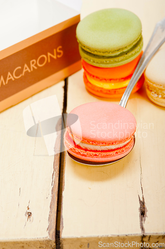 Image of colorful french macaroons