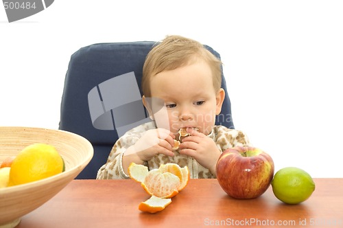 Image of Babby eat fruit