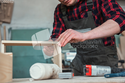 Image of Worker making the wood box