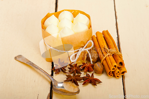 Image of vanilla and spice cream cake dessert