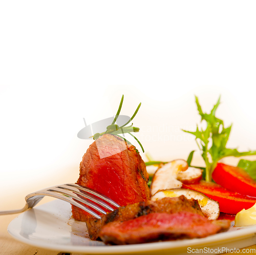 Image of beef filet mignon grilled with vegetables