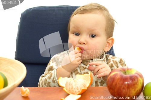 Image of Babby eat fruit