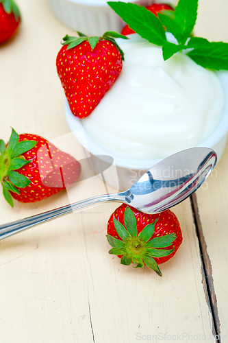 Image of organic Greek yogurt and strawberry