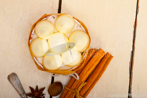 Image of vanilla and spice cream cake dessert