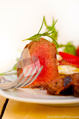 Image of beef filet mignon grilled with vegetables