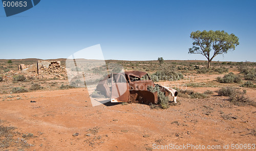 Image of old car in the desert