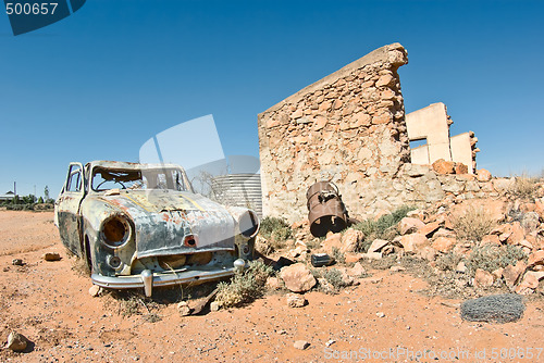 Image of old car in the desert