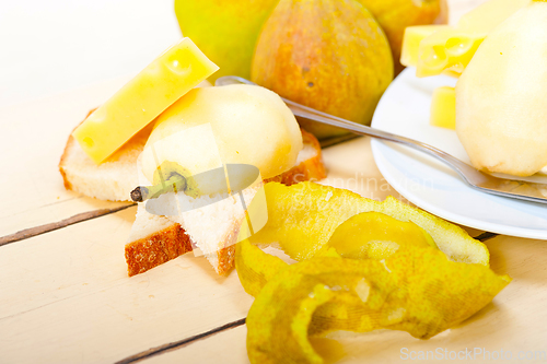 Image of fresh pears and cheese