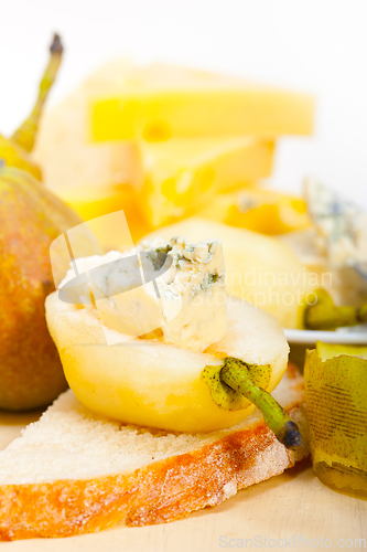 Image of cheese and pears