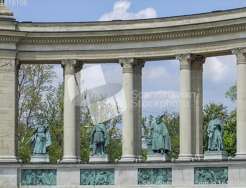 Image of Heroes square in Budapest