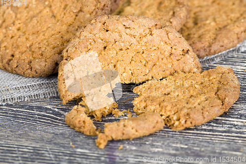 Image of crunchy oatmeal cookies