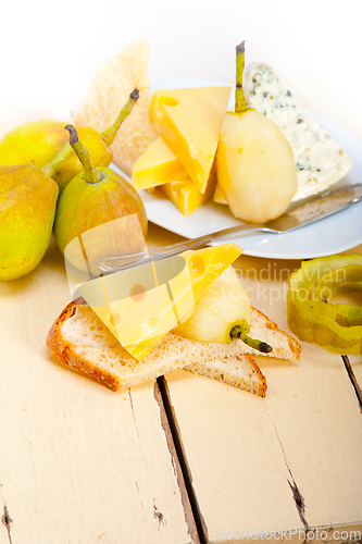 Image of fresh pears and cheese