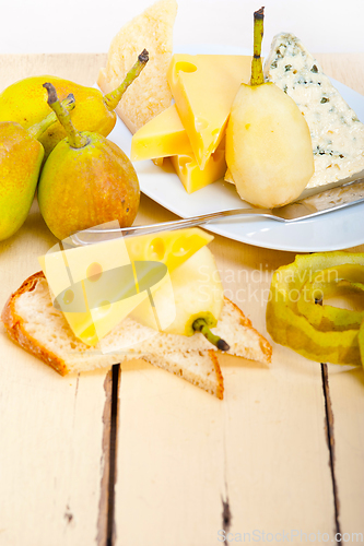 Image of fresh pears and cheese