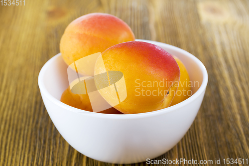 Image of apricots in a plate