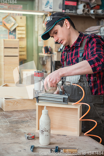 Image of Worker making the wood box