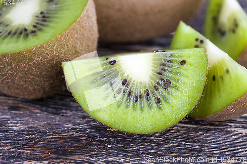 Image of fresh green kiwi fruit