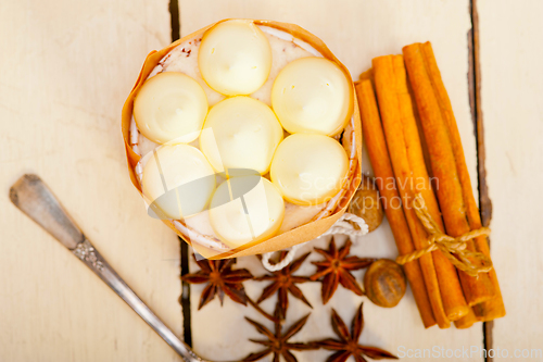 Image of vanilla and spice cream cake dessert