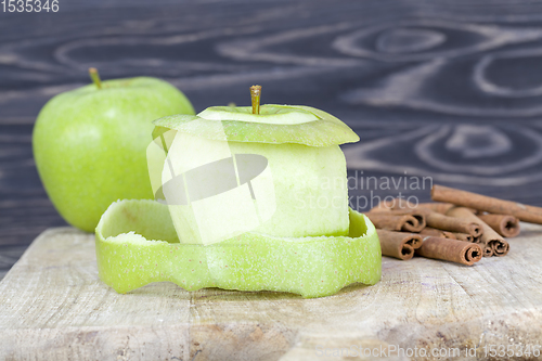 Image of green ripe and juicy Apple