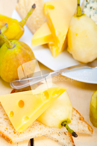 Image of fresh pears and cheese